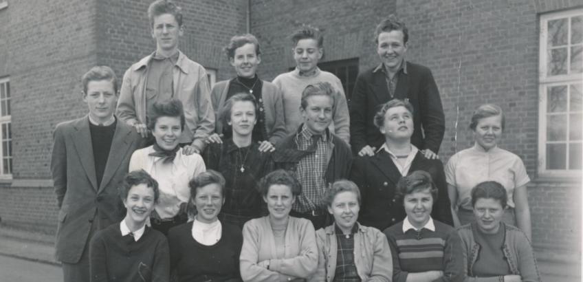 Haslev Gymnasium, Realklasse A, 1952. Kurt Jensen i anden række fjerde fra venstre ""
