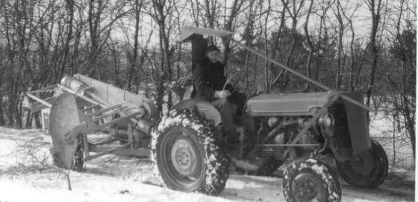 Ferguson-traktor med grenklipper, midten af 1900-tallet. Billedet har ingen relation til Hans-Jørgen Eggersen. ""