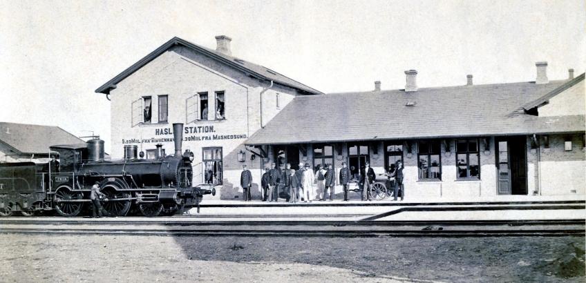 Haslev Station med damplokomotiv på skinnerne, ca. 1890 ""