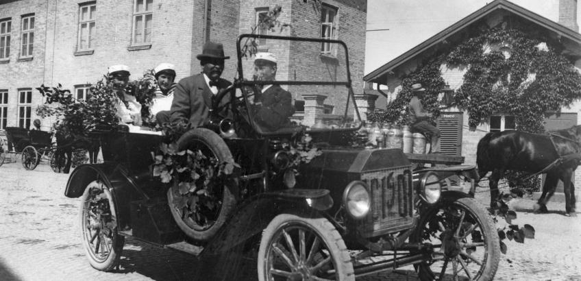 P.C.Davidsens bil ved Haslev St. 1917