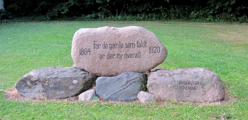 Stenen ved Haslev Seminarium. Fra Faxe Kommunes Arkivers samling.